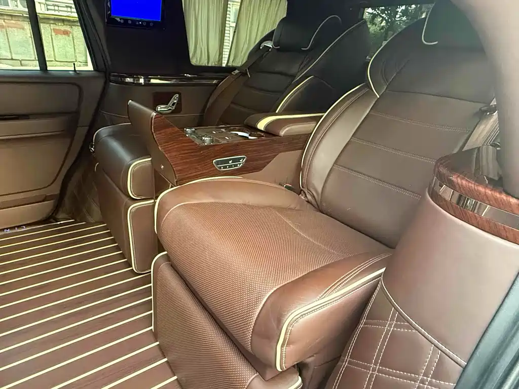 Lincoln Navigator 2017 — фото 12
