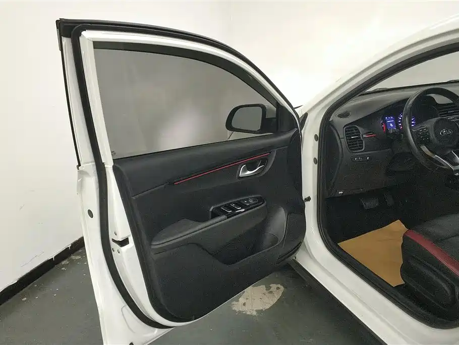 Kia KX Cross 2019 — фото 7