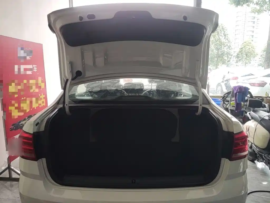 Volkswagen Lavida 2017 — фото 19
