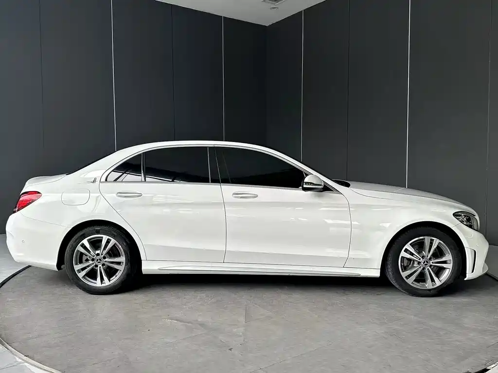 Mercedes-Benz C-Class 2021