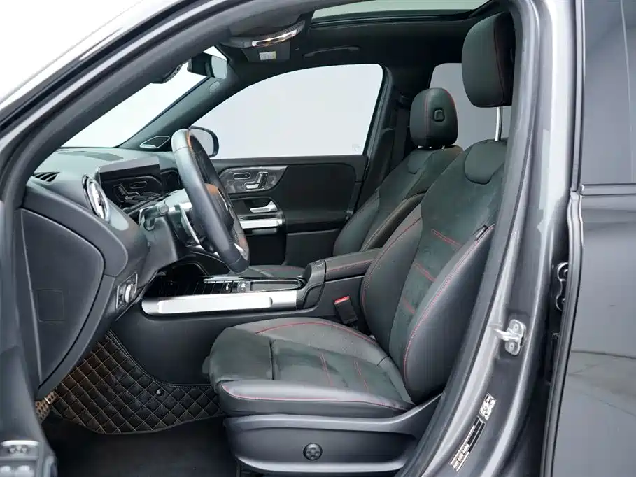 Mercedes-Benz GLB AMG 2024 — фото 12