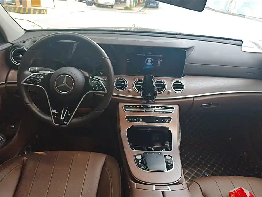 Mercedes-Benz E-Class 2023 — фото 12