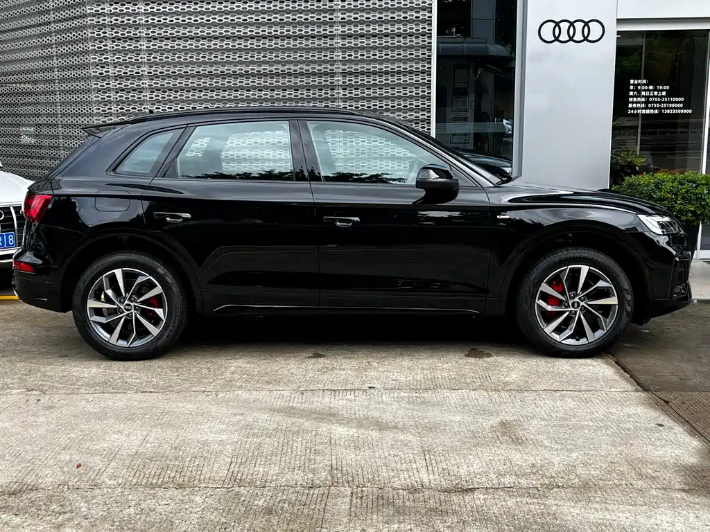 Audi Q5L 2025 — фото 3