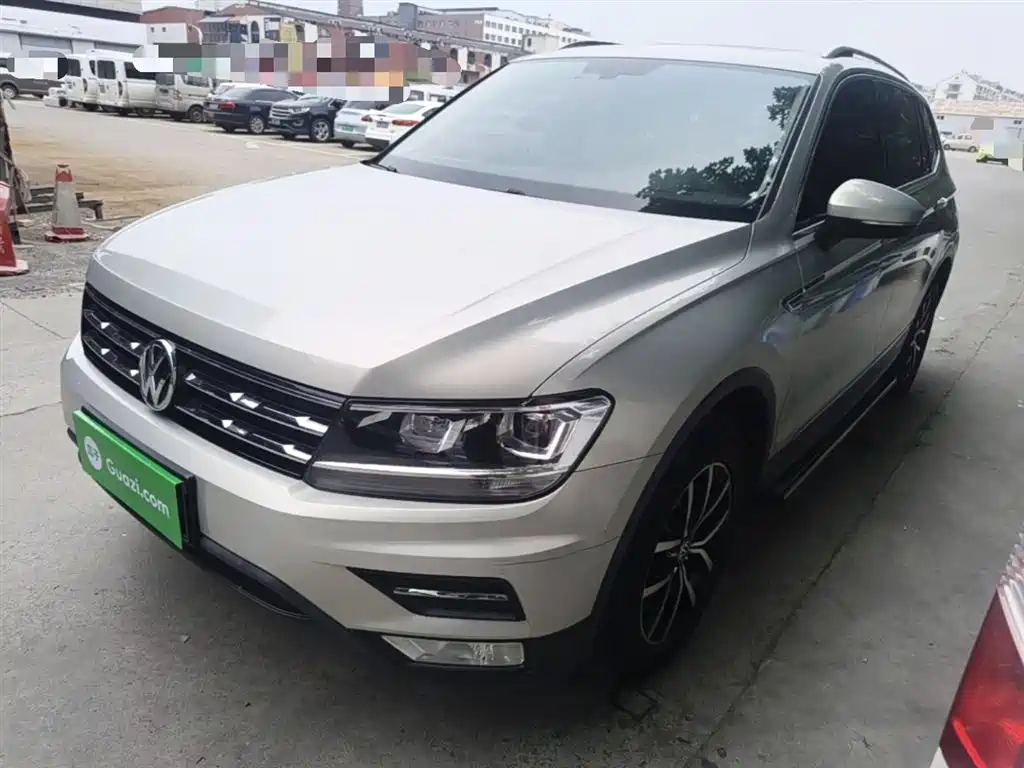 Volkswagen Tiguan L 2017 — фото 2