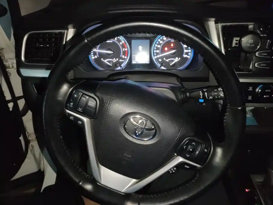 Toyota Highlander 2016 — фото 15