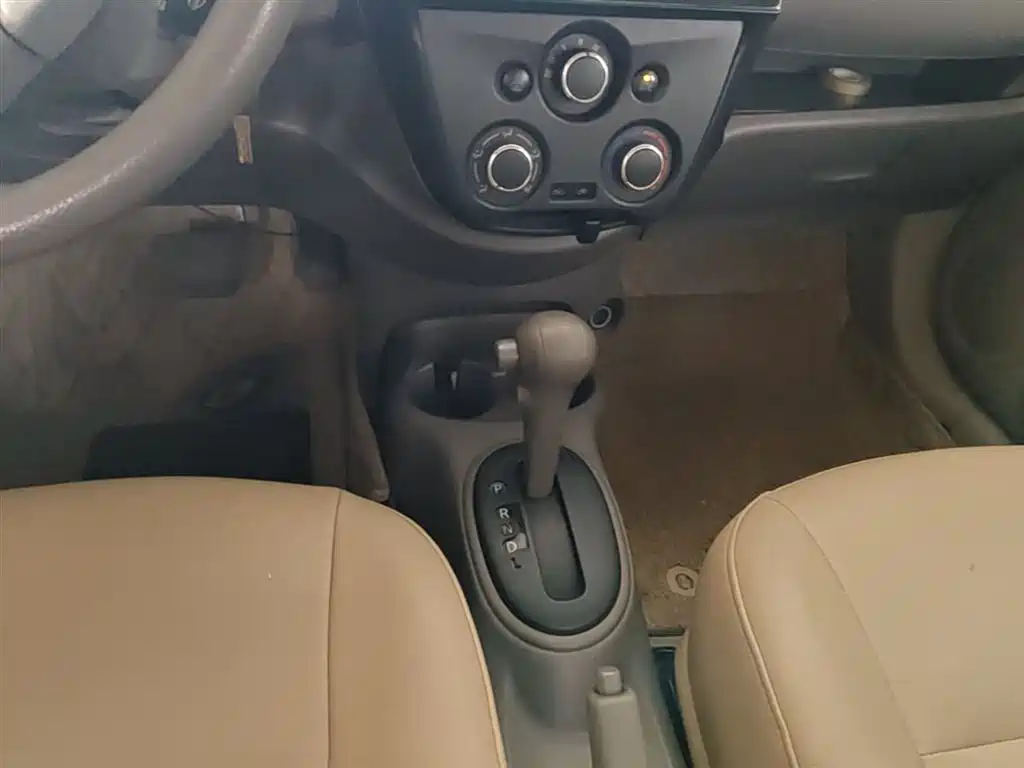 Nissan Sunny 2016 — фото 14