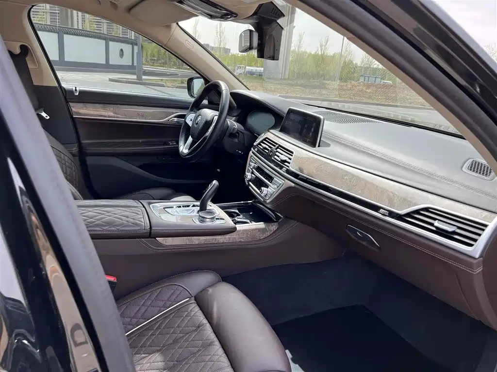 BMW 7 Series 2021 — фото 19