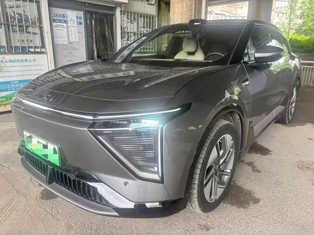 HiPhi Y 2024