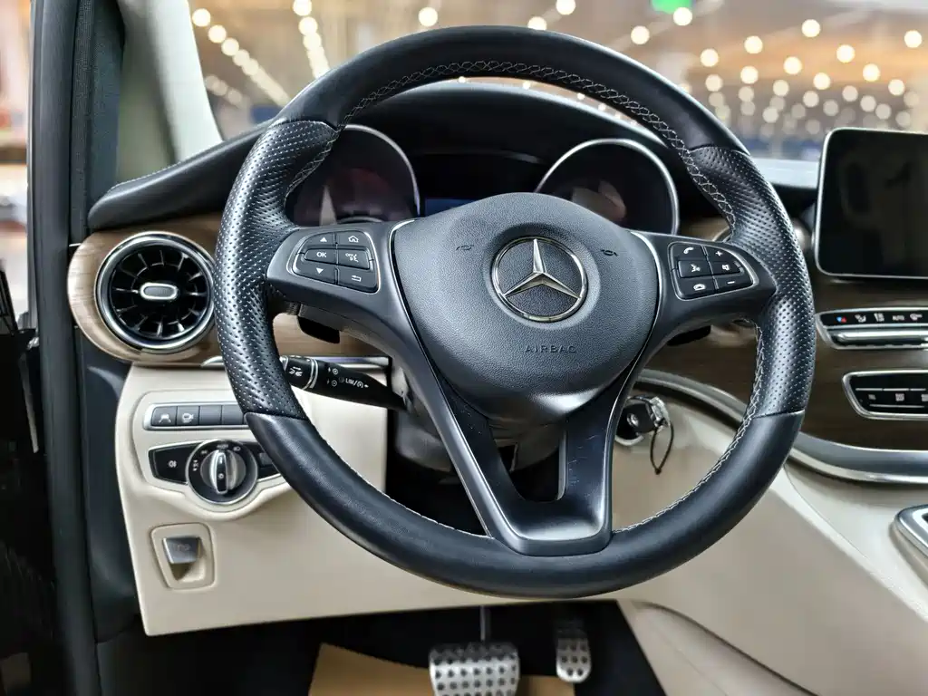Mercedes-Benz V-Class 2022 — фото 8
