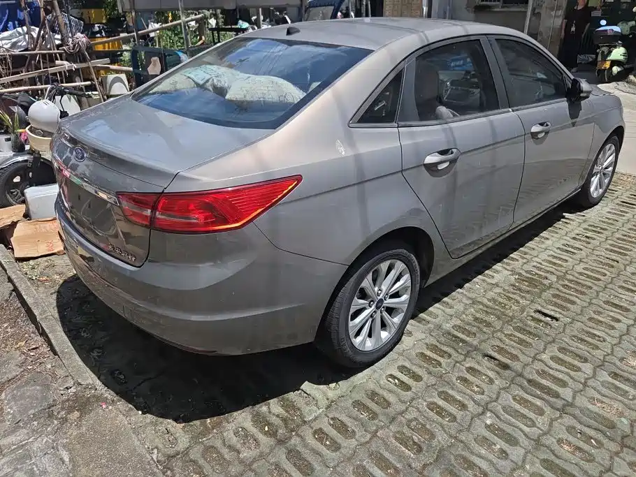 Ford Escort 2016