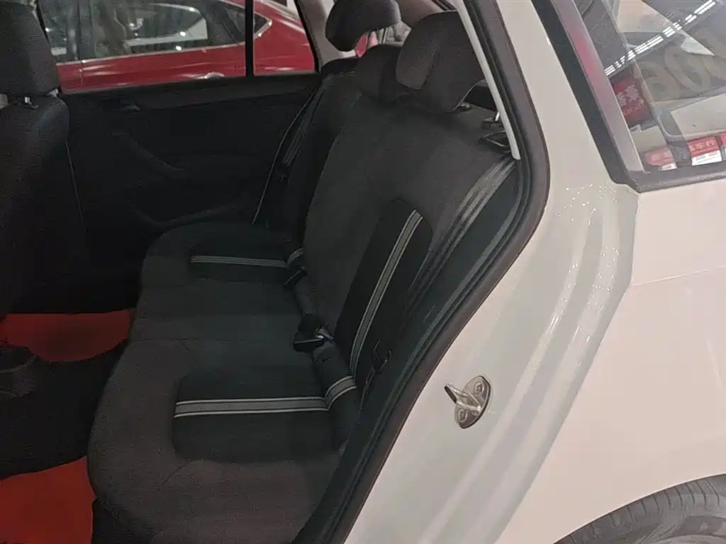 Skoda Rapid Spaceback 2020 — фото 17