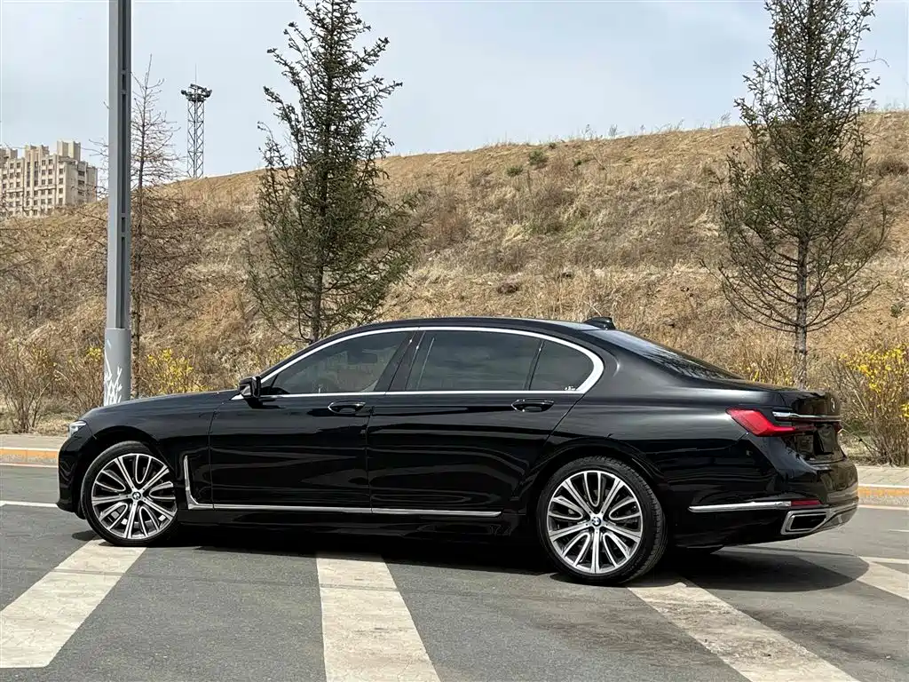 BMW 7 Series 2021 — фото 12