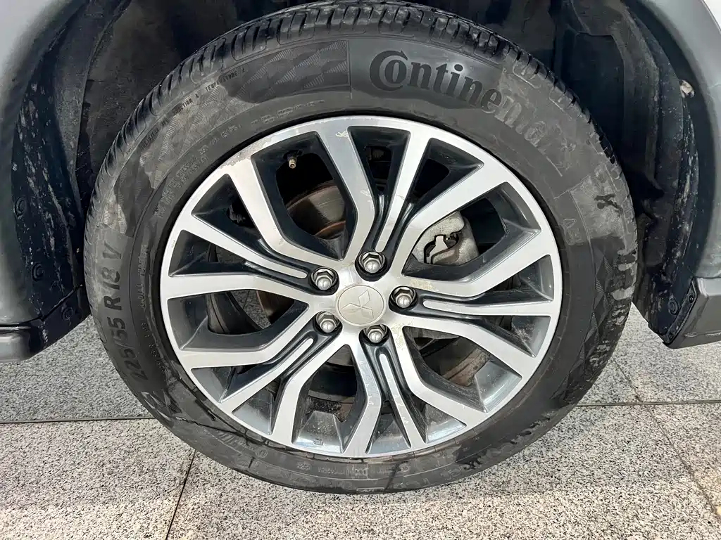 Mitsubishi Outlander 2017 — фото 13