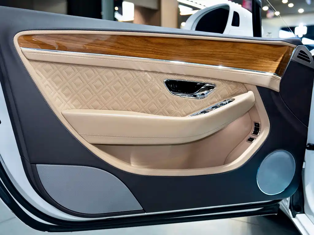 Bentley Continental 2020 — фото 26
