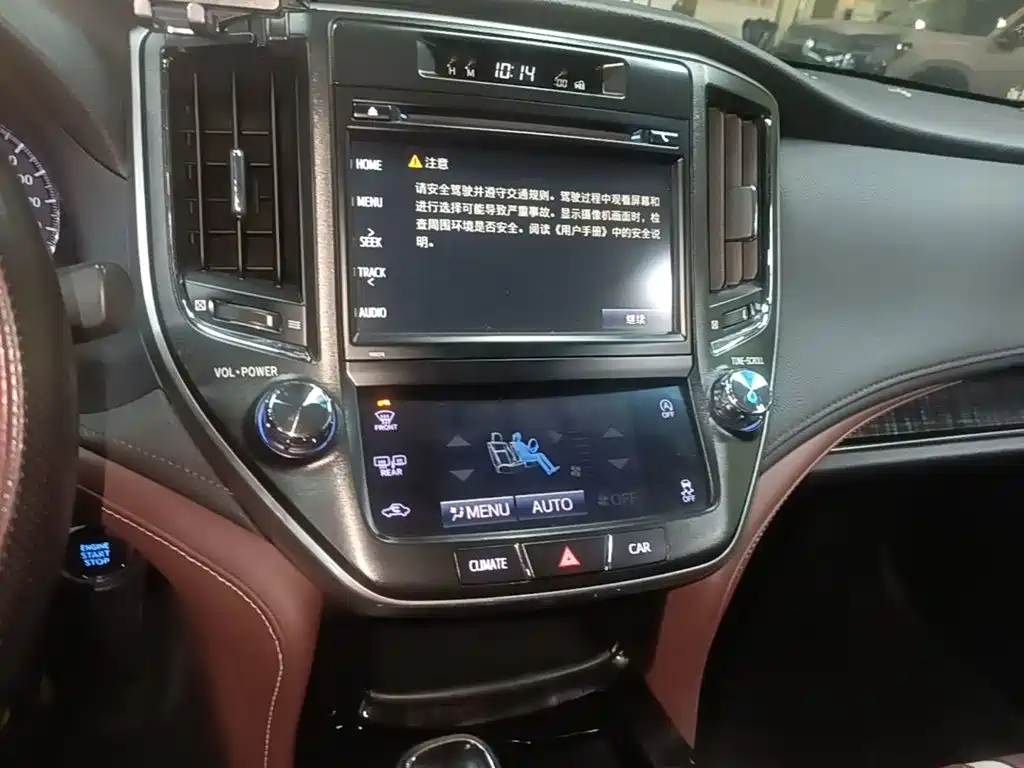 Toyota Crown 2017 — фото 13