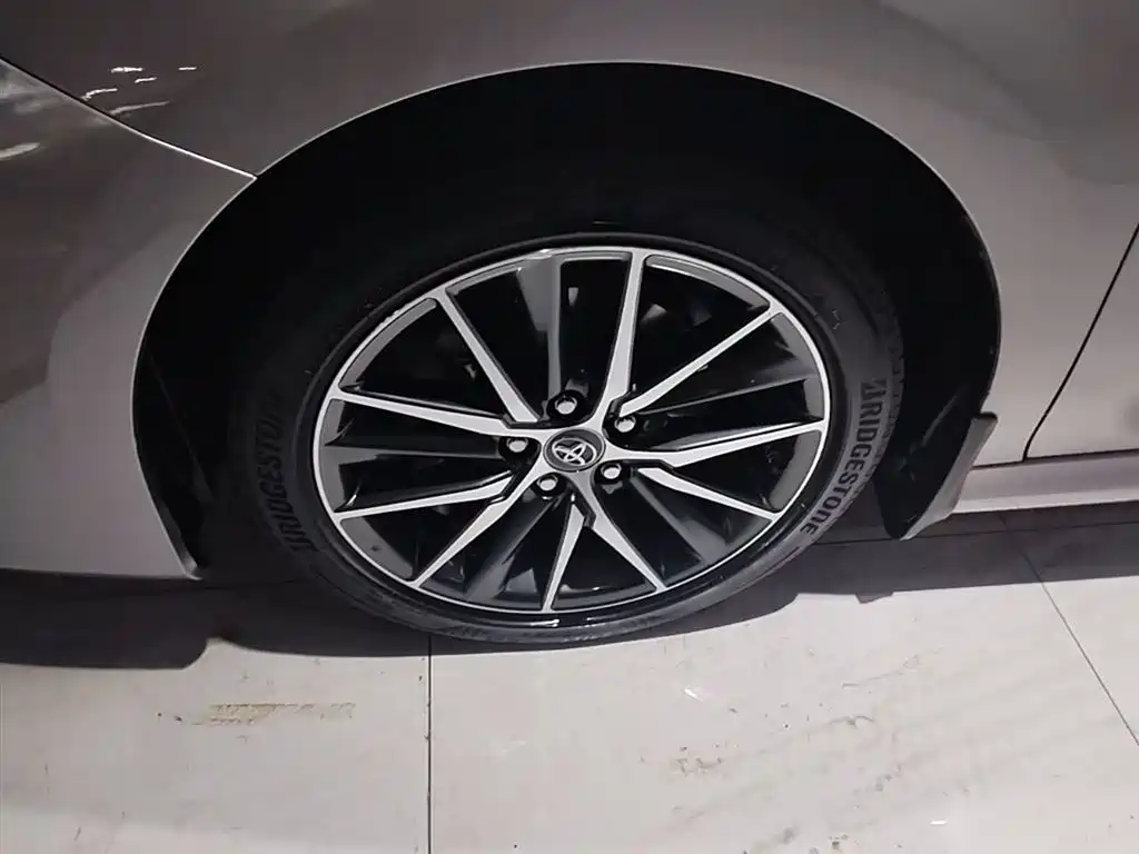 Toyota Camry 2022 — фото 23