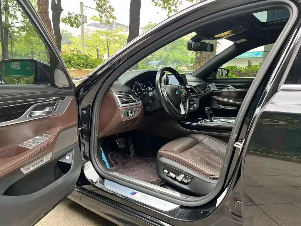 BMW 7 Series 2018 — фото 4