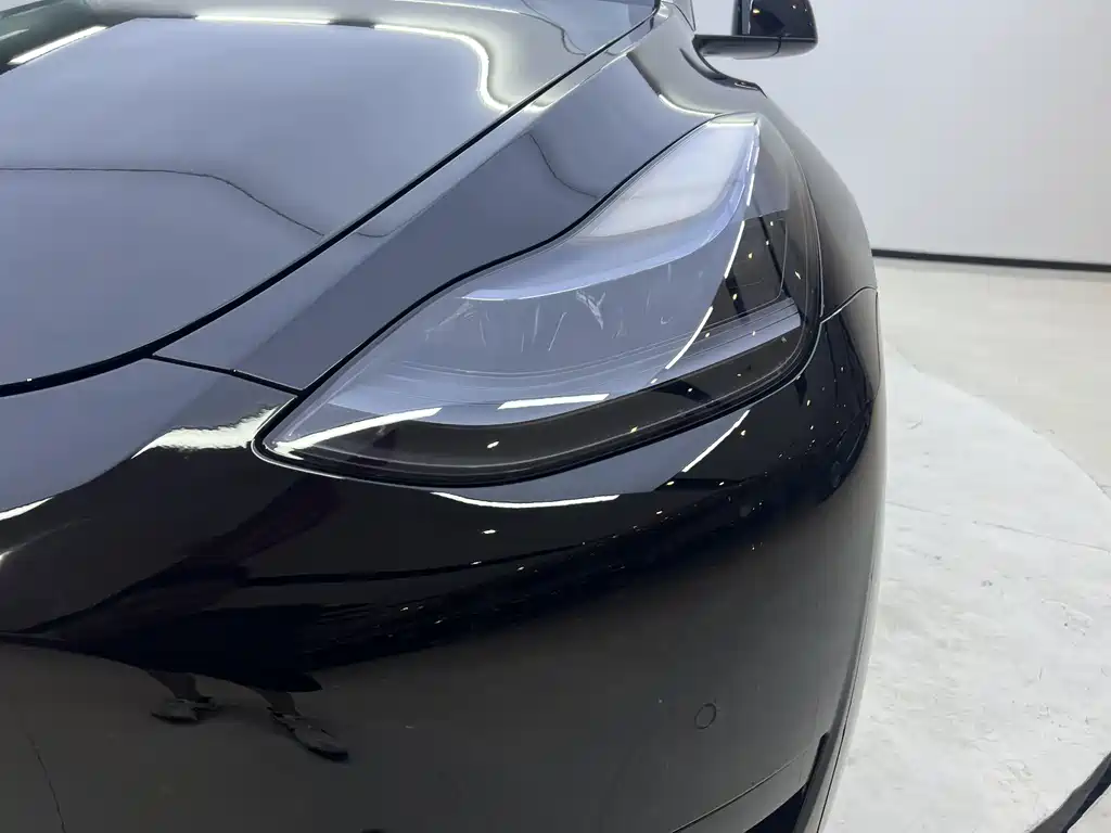 Tesla Model Y 2023 — фото 12