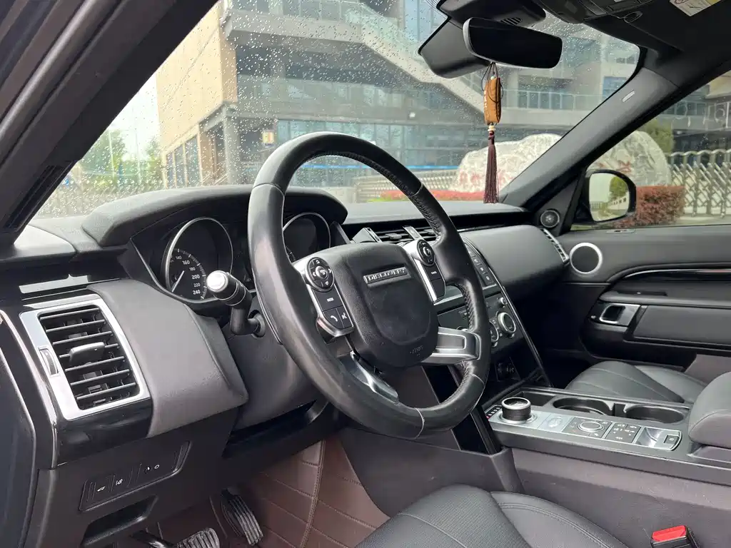 Land Rover Discovery 2017 — фото 11
