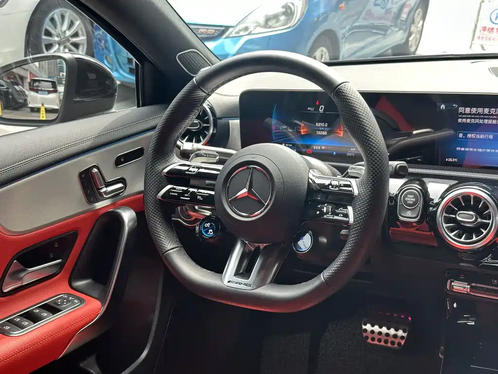 Mercedes-Benz A-Class AMG 2025 — фото 8