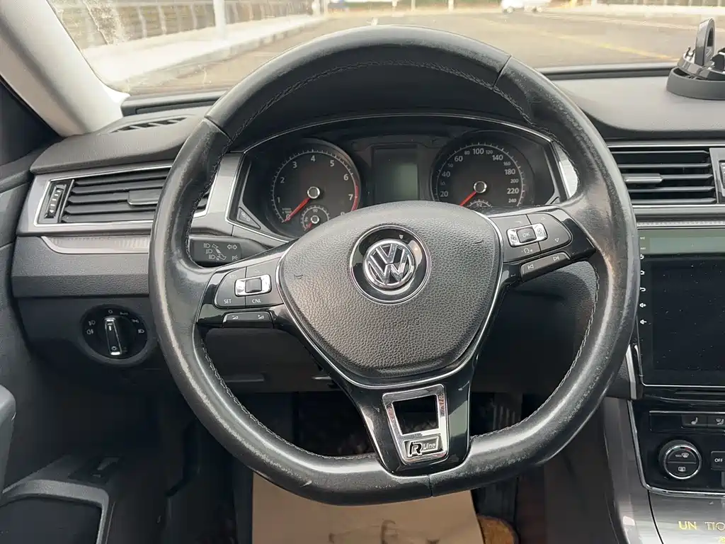 Volkswagen Passat 2016 — фото 12
