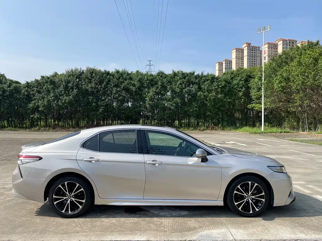 Toyota Camry 2019 — фото 15