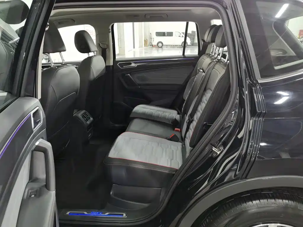 Volkswagen Tiguan L Plug-In Hybrid 2023 — фото 15