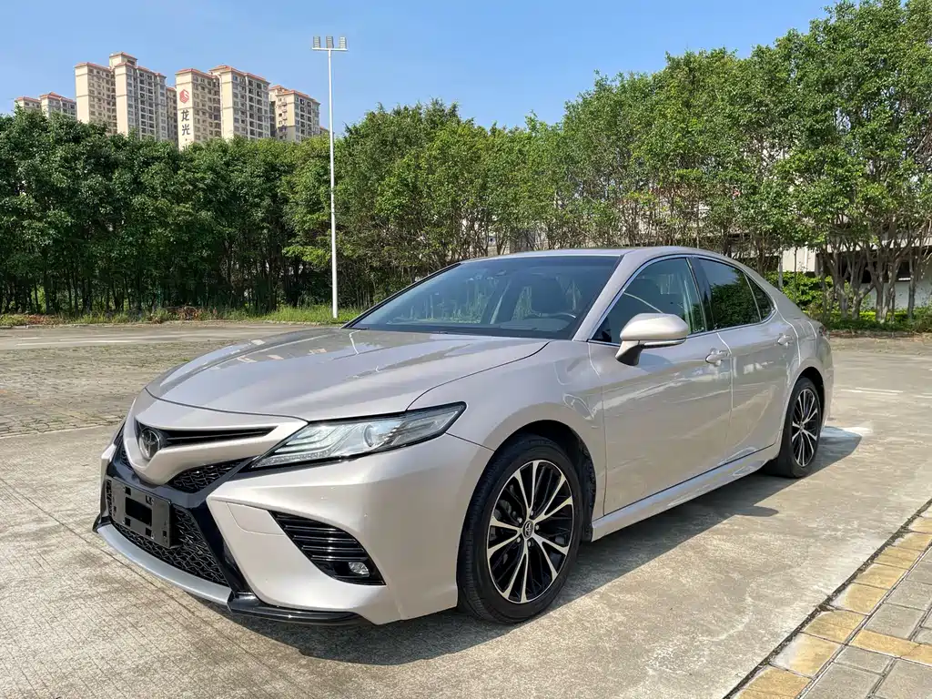 Toyota Camry 2019 — фото 1