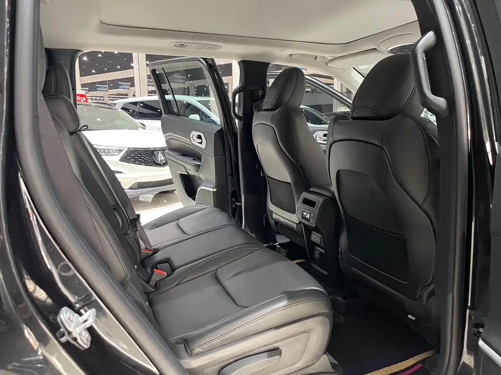 Jeep Grand Commander 2021 — фото 10