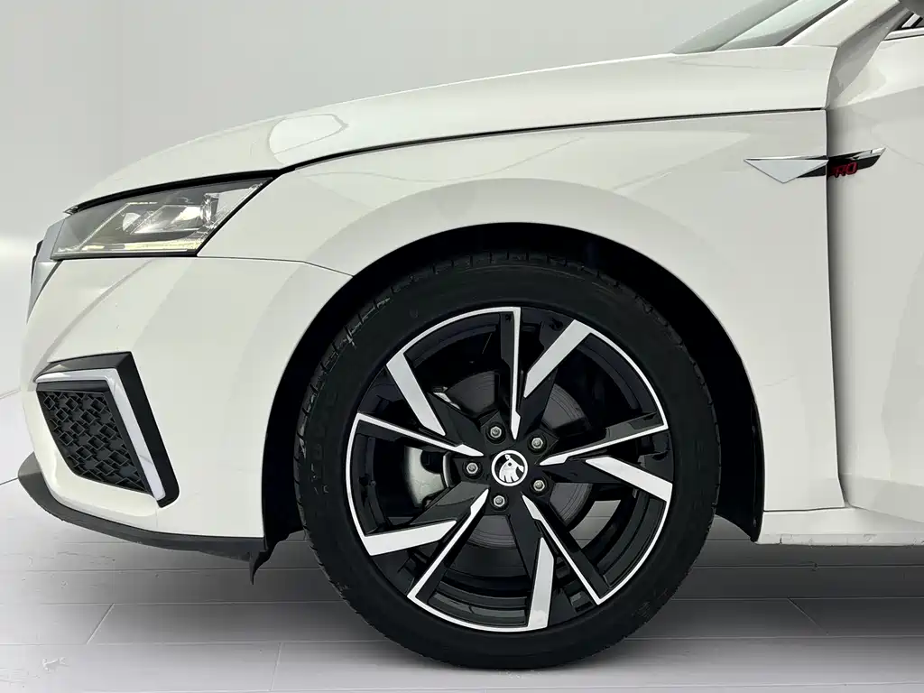 Skoda Octavia 2021 — фото 21