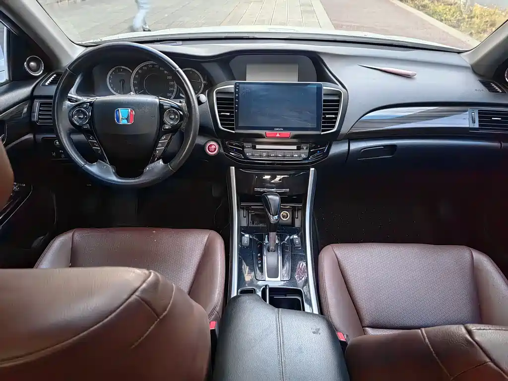Honda Accord 2016 — фото 10