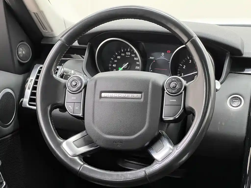 Land Rover Discovery 2017 — фото 27