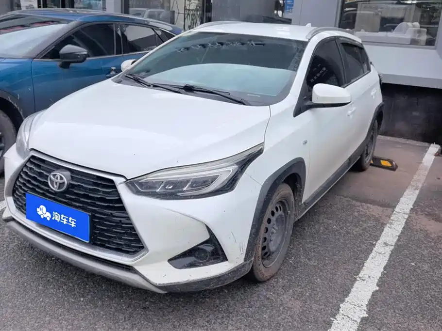 Toyota Yaris L 2021 — фото 1