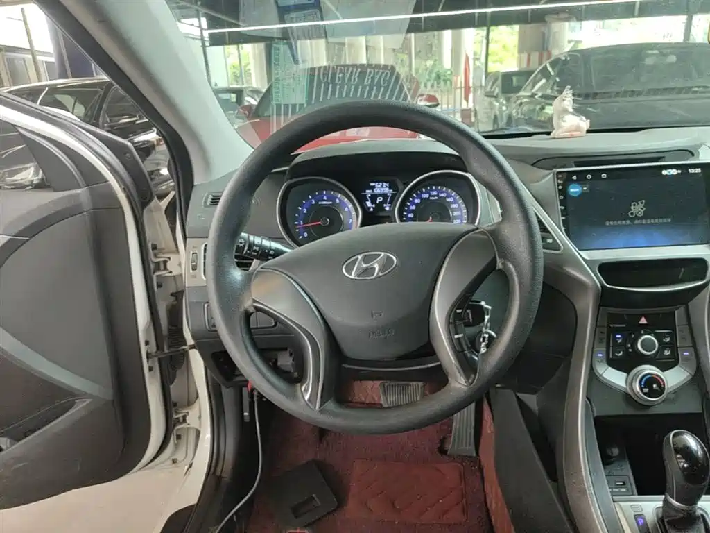 Hyundai Elantra Langdong 2016 — фото 11