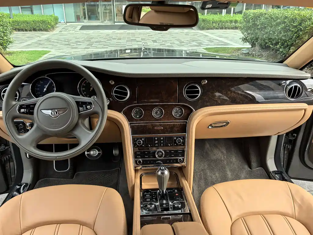 Bentley Mulsanne 2015 — фото 42