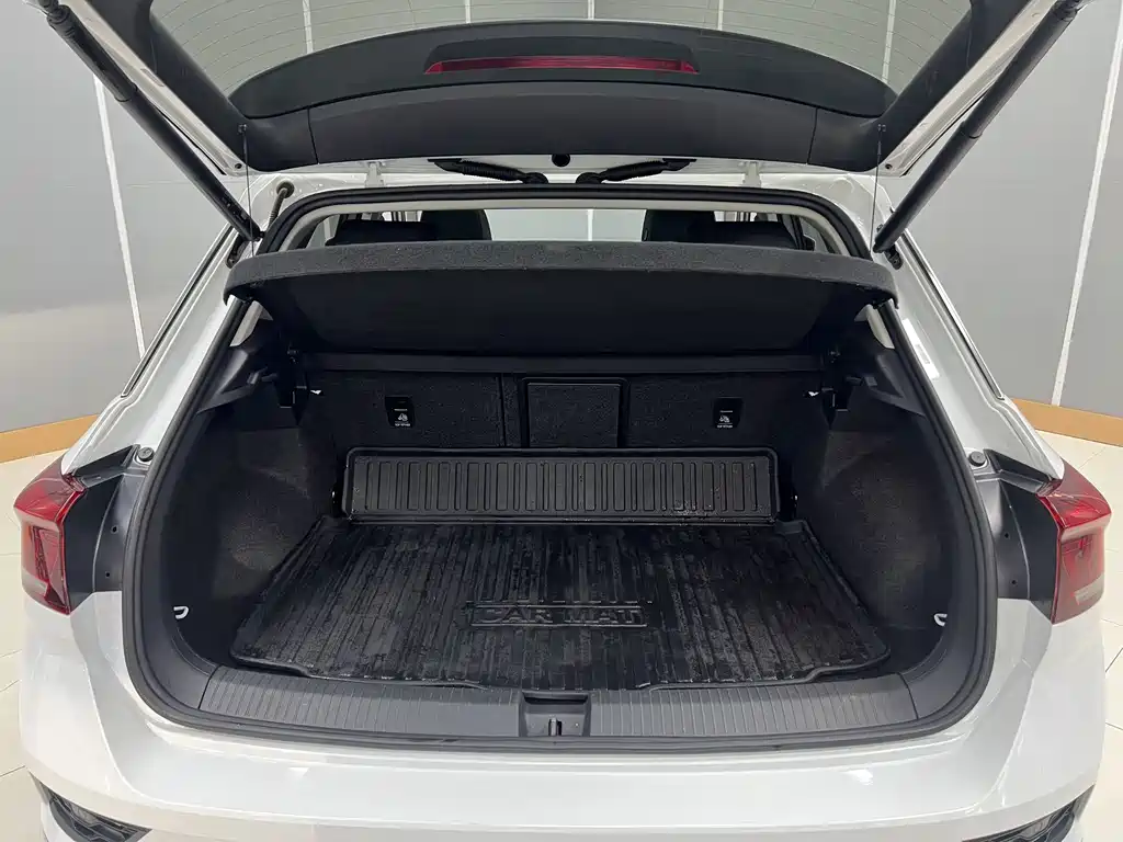 Volkswagen T-Roc 2023 — фото 18