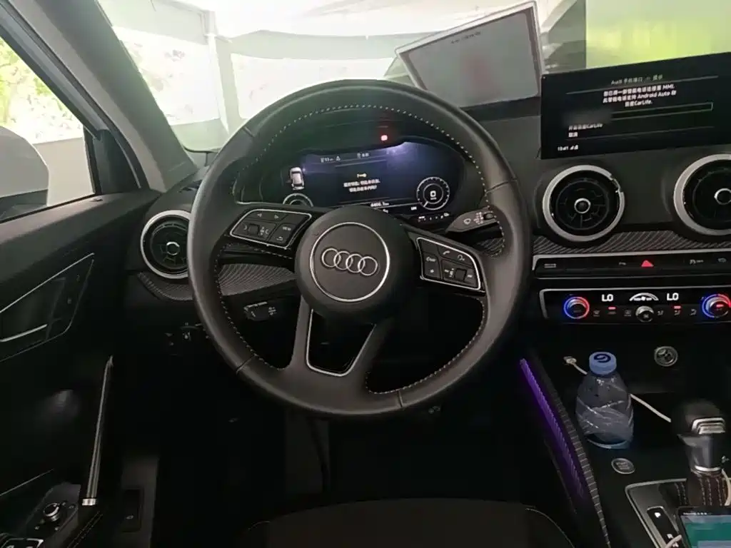 Audi Q2L e-tron 2022 — фото 3