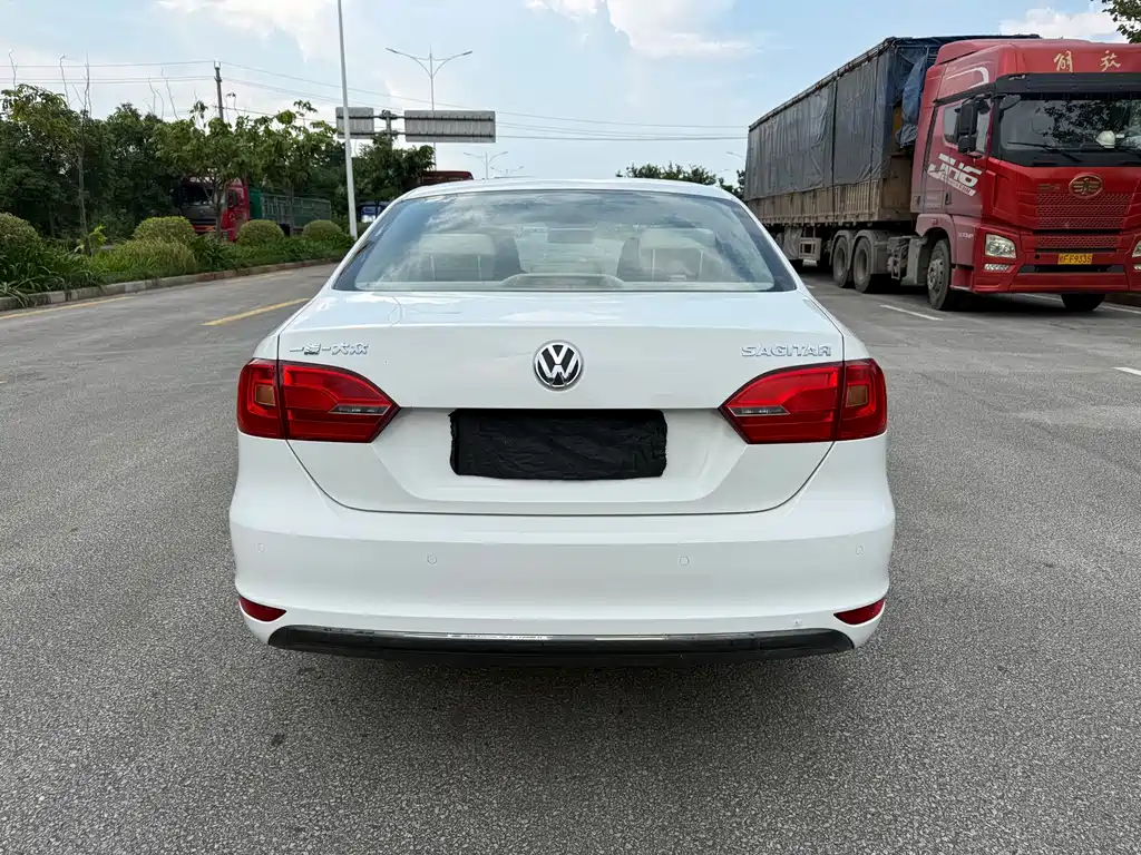 Volkswagen Sagitar 2013