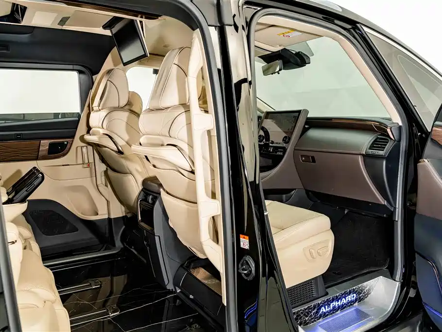 Toyota Alphard 2024 — фото 28