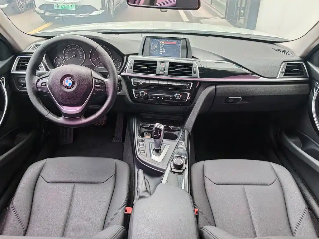 BMW 3 Series 2017 — фото 16