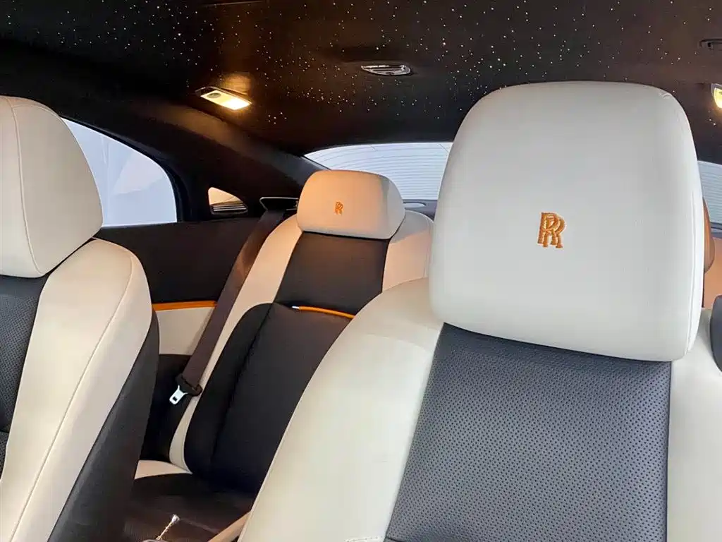 Rolls-Royce Phantom 2018 — фото 15