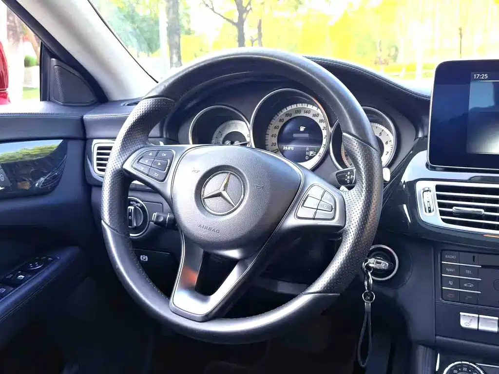 Mercedes-Benz CLS 2015 — фото 13