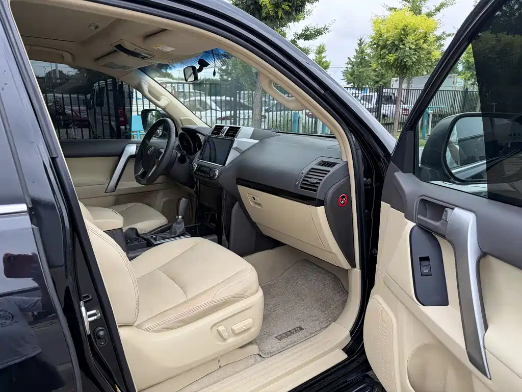 Toyota Prado 2015 — фото 10