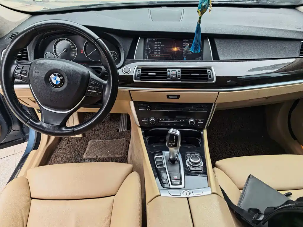 BMW 5 Series GT 2012 — фото 8