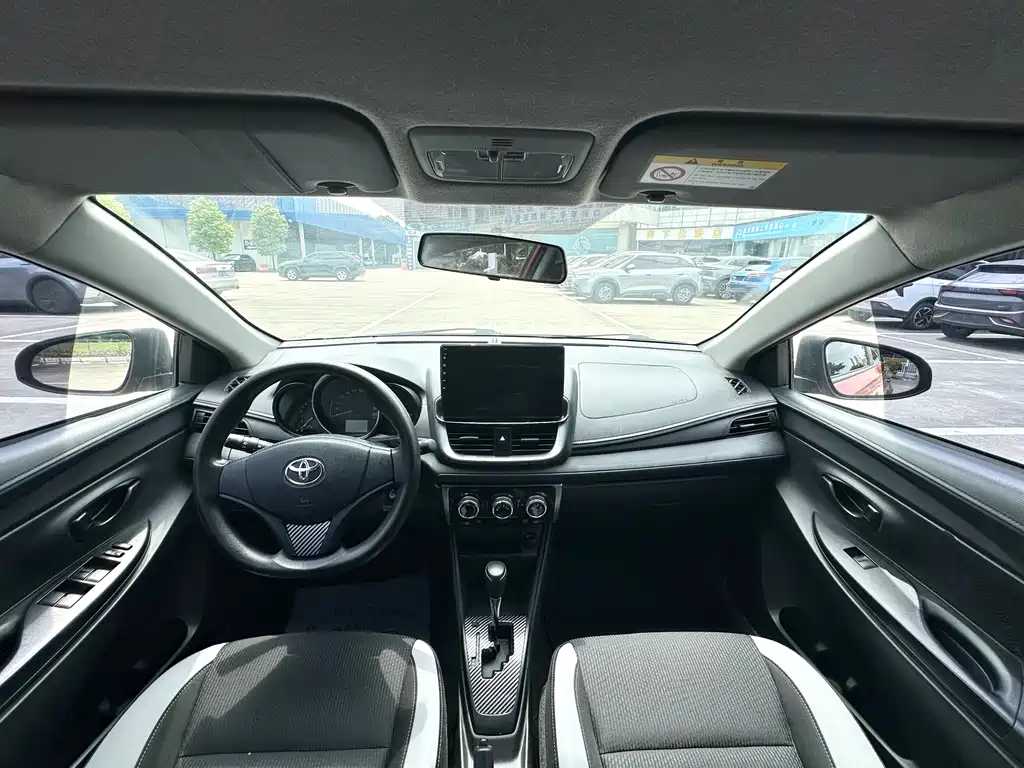 Toyota Yaris L 2020