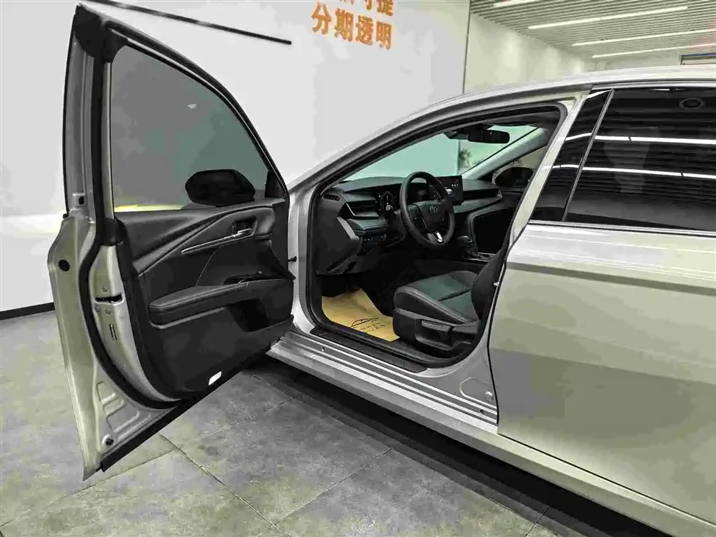 Toyota Camry 2025 — фото 6