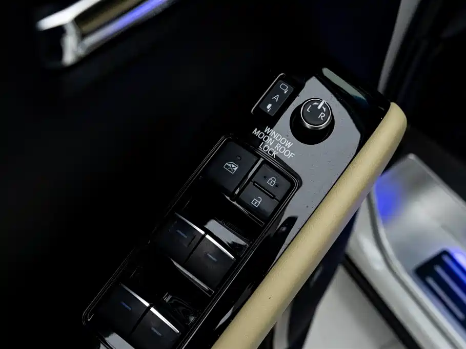 Toyota Vellfire 2021 — фото 25