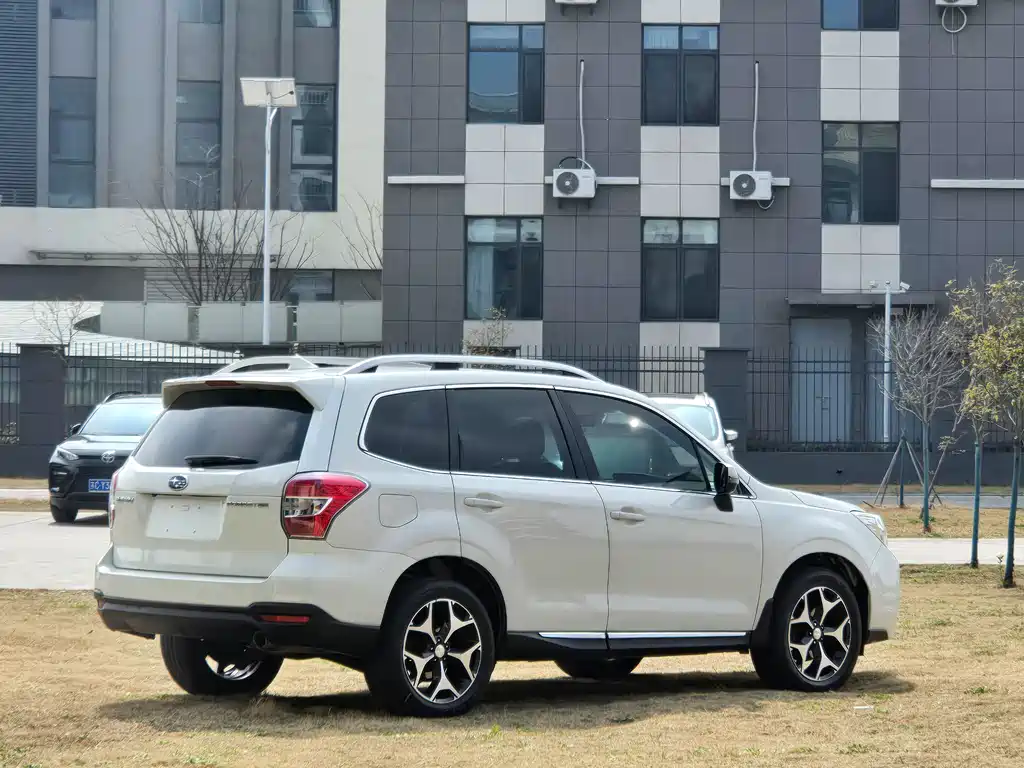 Subaru Forester 2016 — фото 4