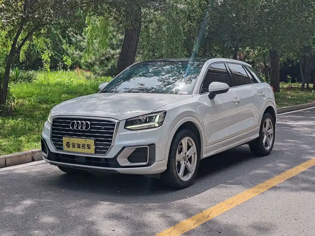 Audi Q2L 2018 — фото 1
