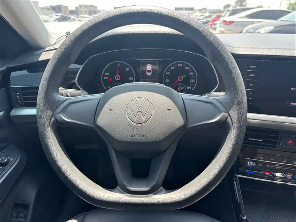 Volkswagen Passat PHEV 2022 — фото 8